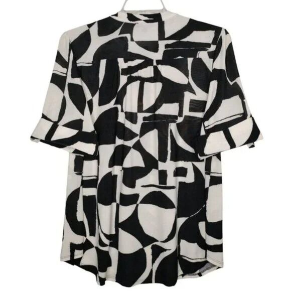 NWT Cocomo Plus Size 1X Black & Ivory Geo Print Pintuck Short Sleeve Top - Picture 2 of 7